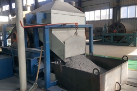 Receiving device for tail of steel belt reduction furnace